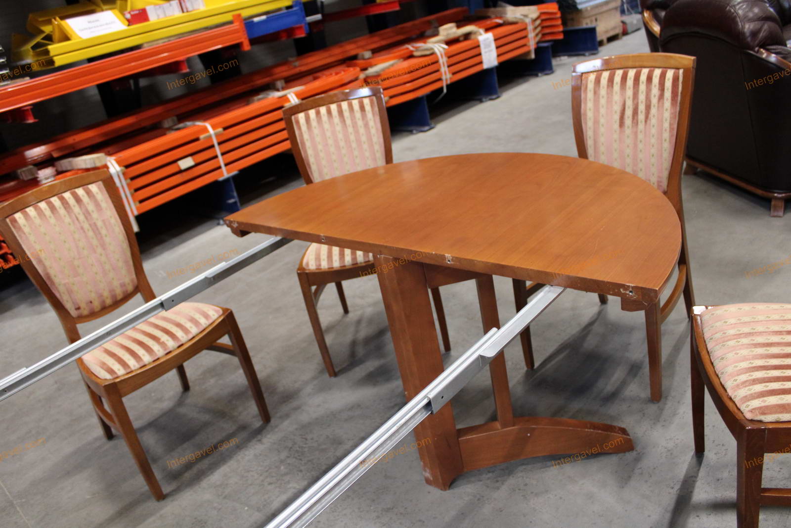 Étkező asztal és székek 13