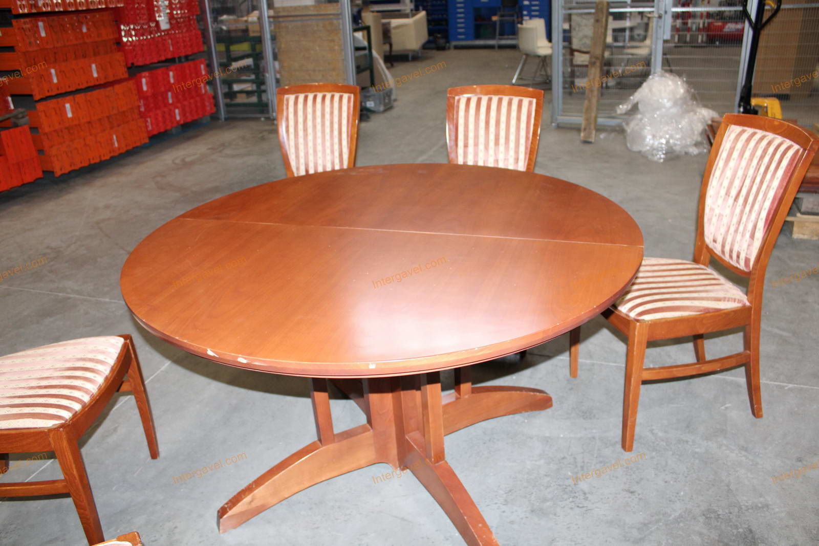 Étkező asztal és székek 18