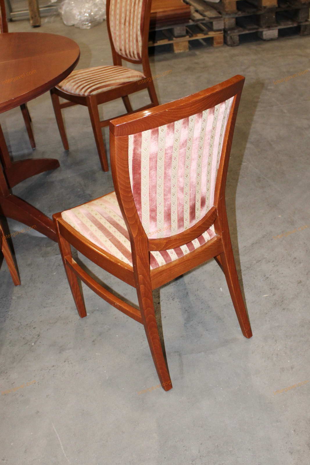 Étkező asztal és székek 23