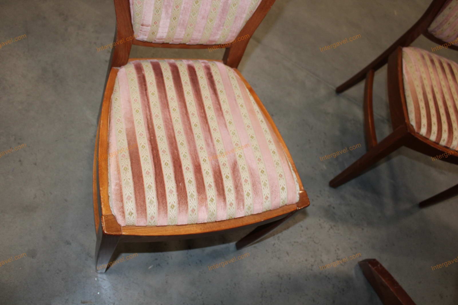 Étkező asztal és székek 25