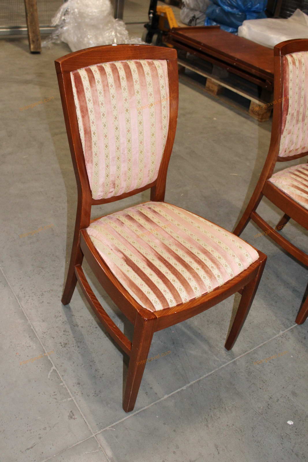 Étkező asztal és székek 30