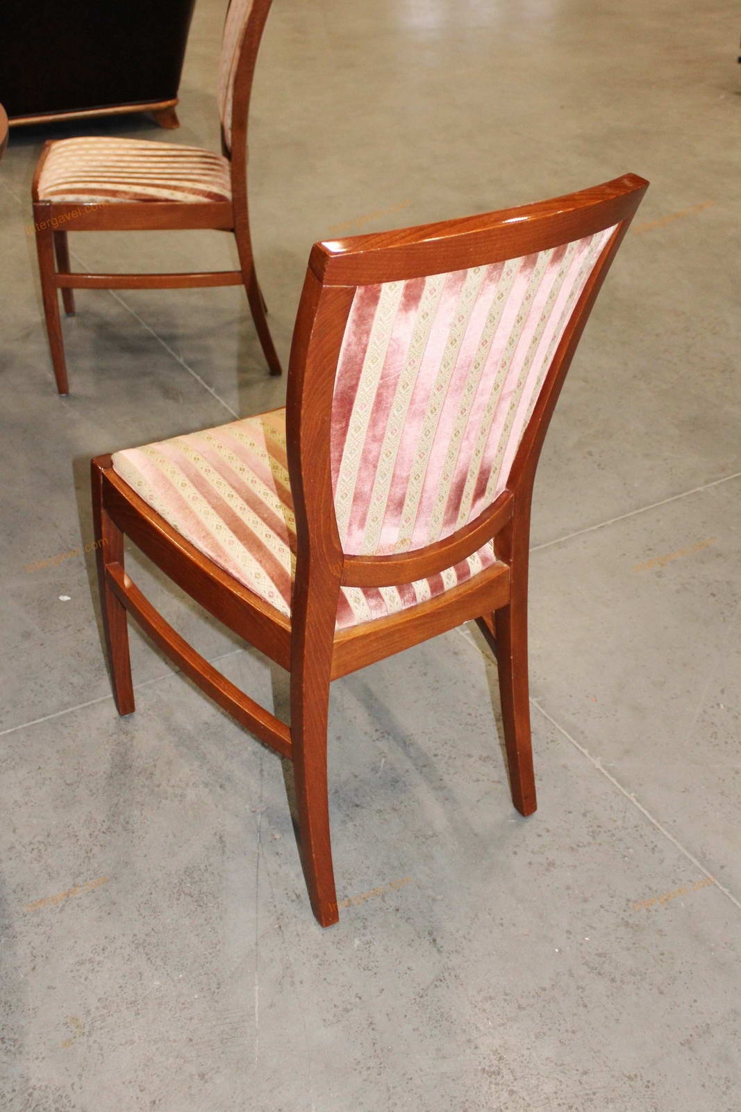 Étkező asztal és székek 31