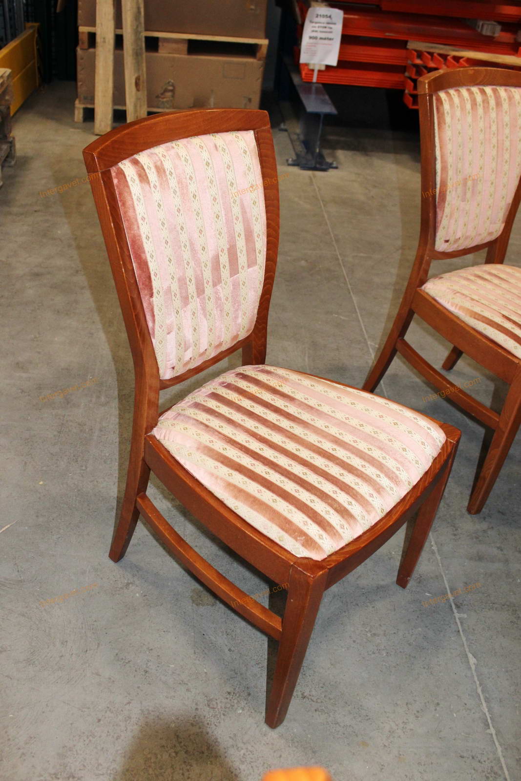 Étkező asztal és székek 32