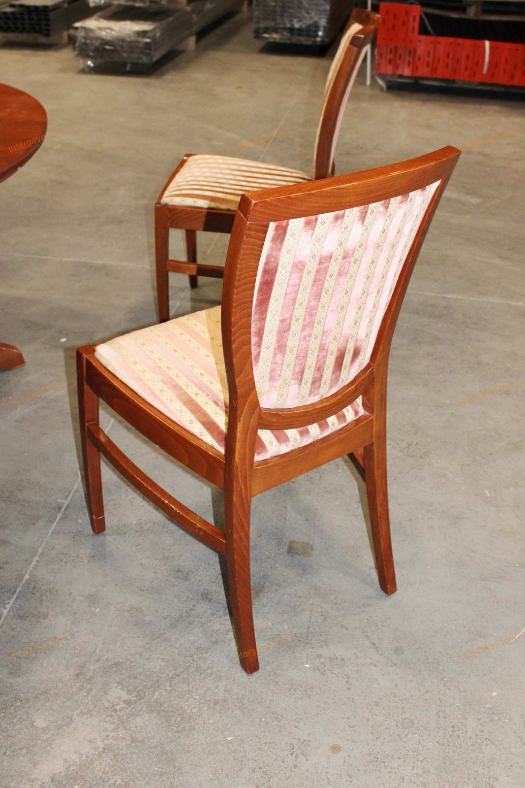 Étkező asztal és székek 33