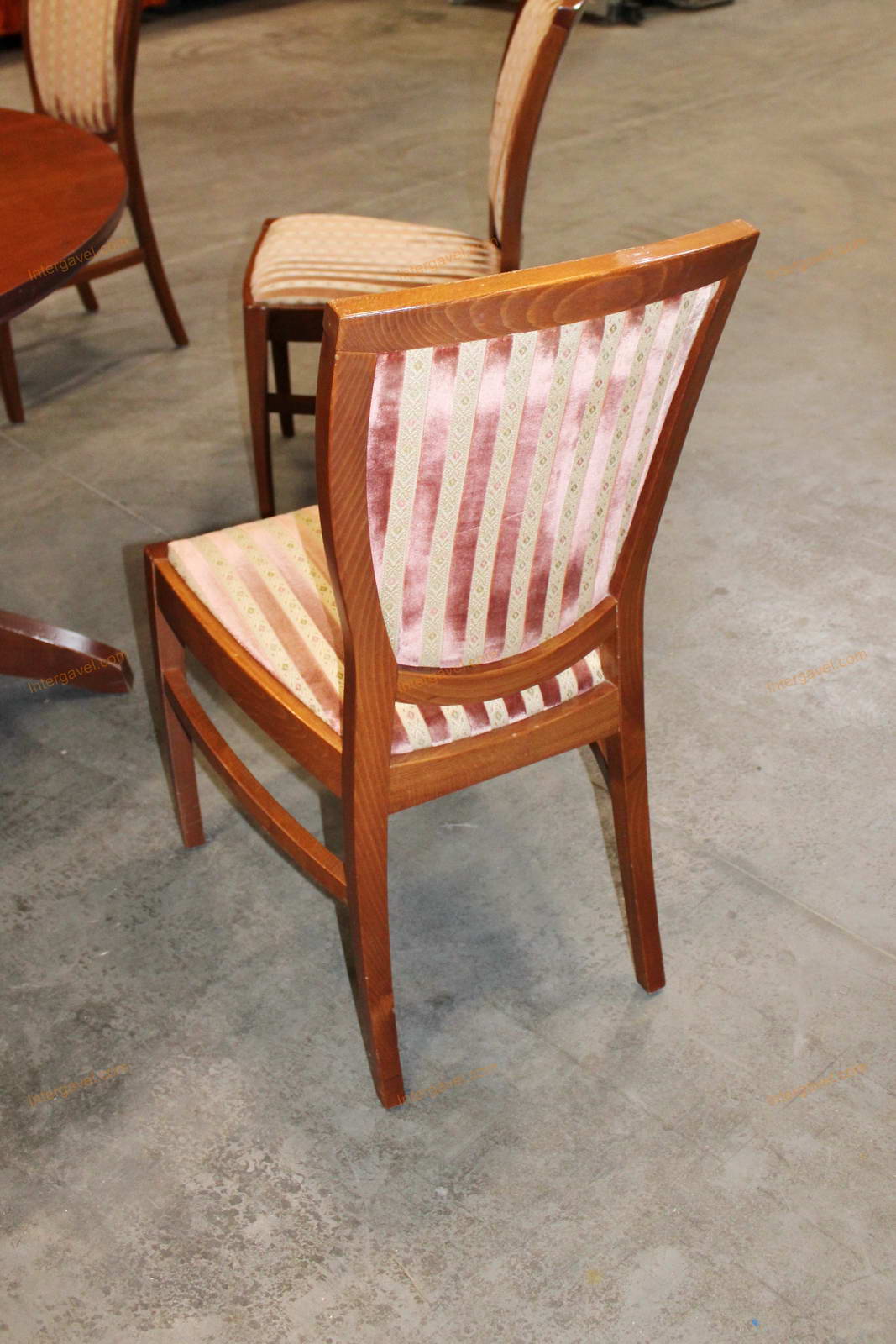 Étkező asztal és székek 35