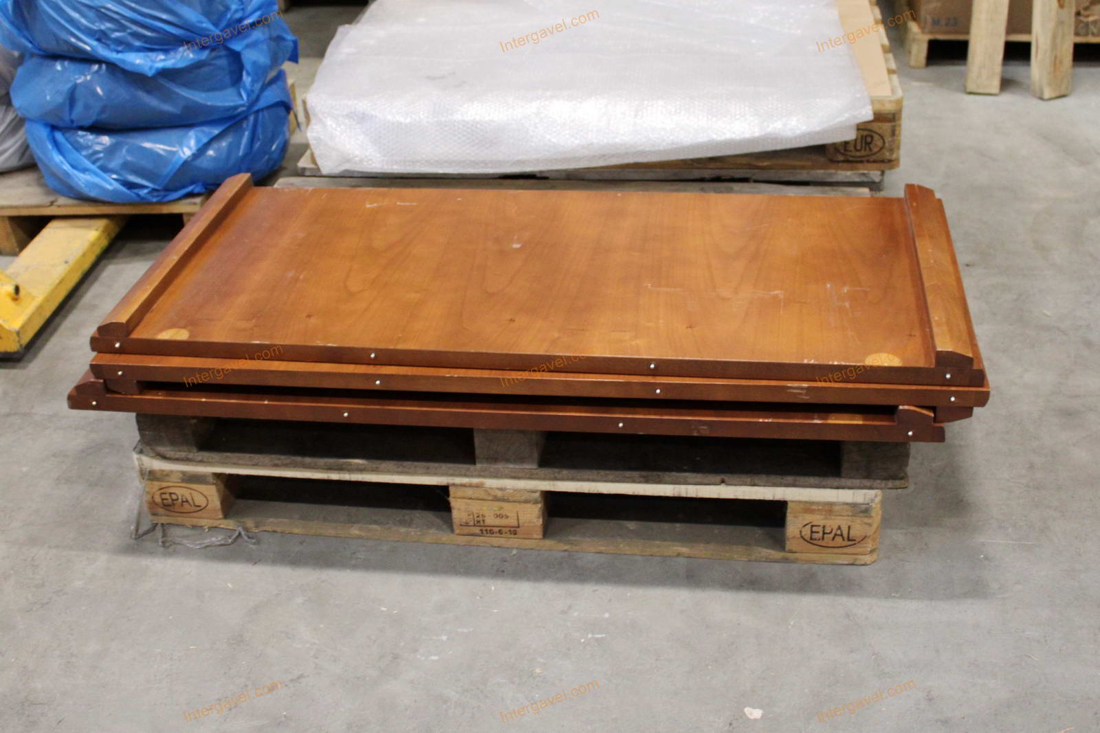 Étkező asztal és székek 36