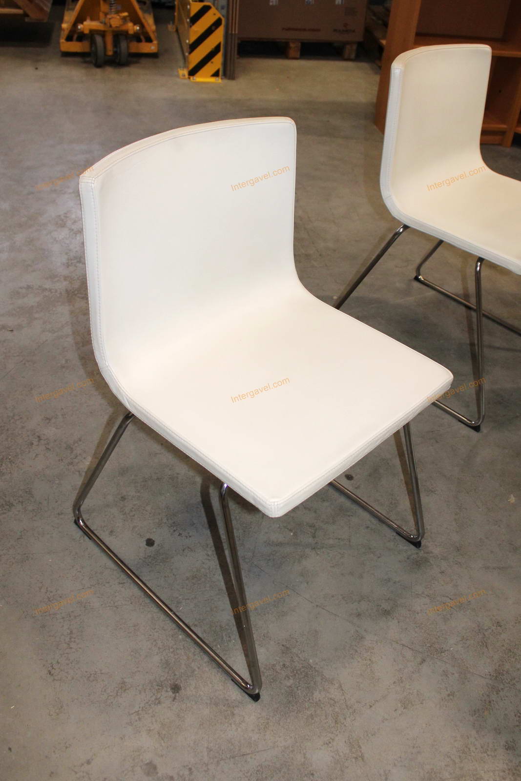 Asztal és székek 8