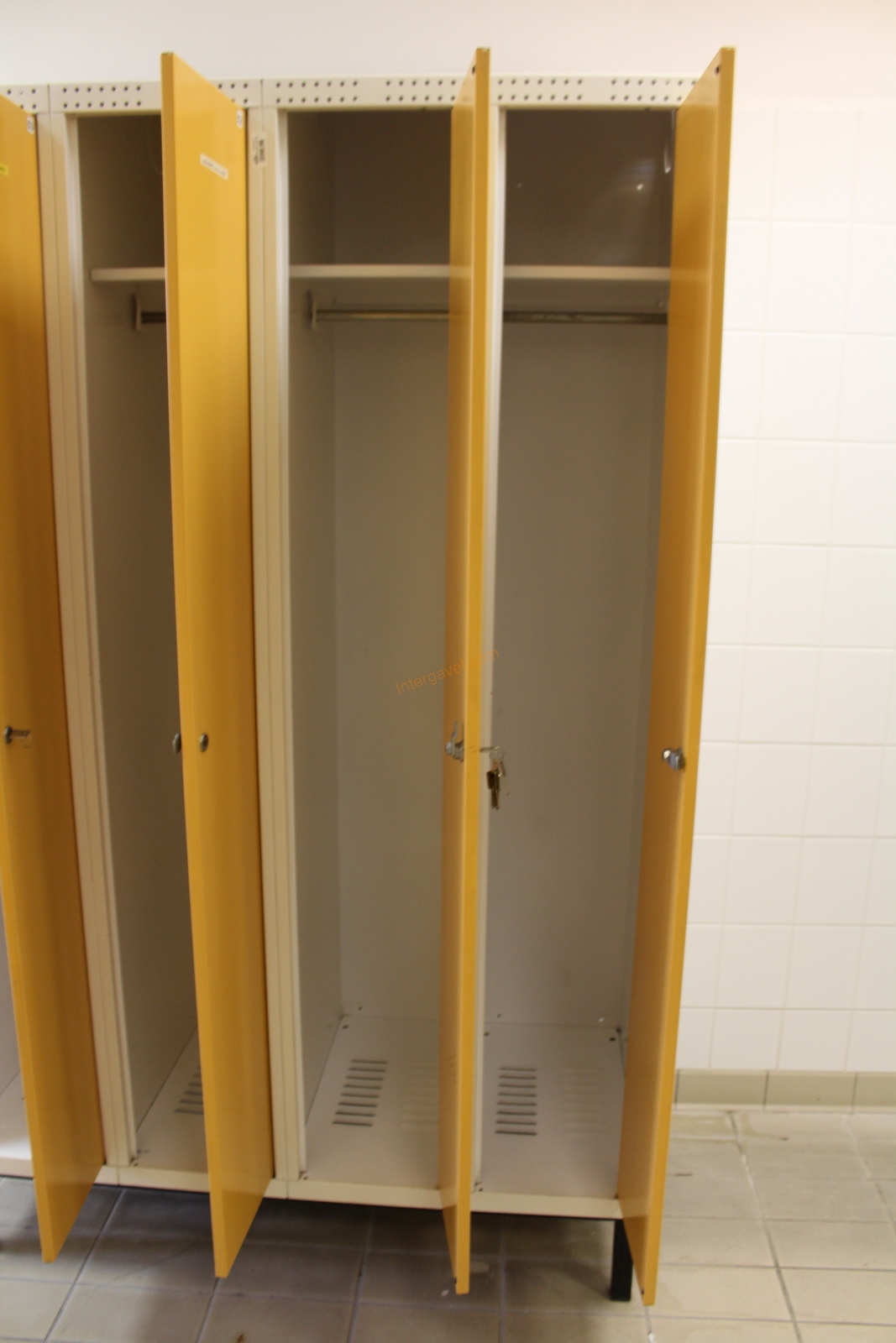 Öltözőszekrény 4