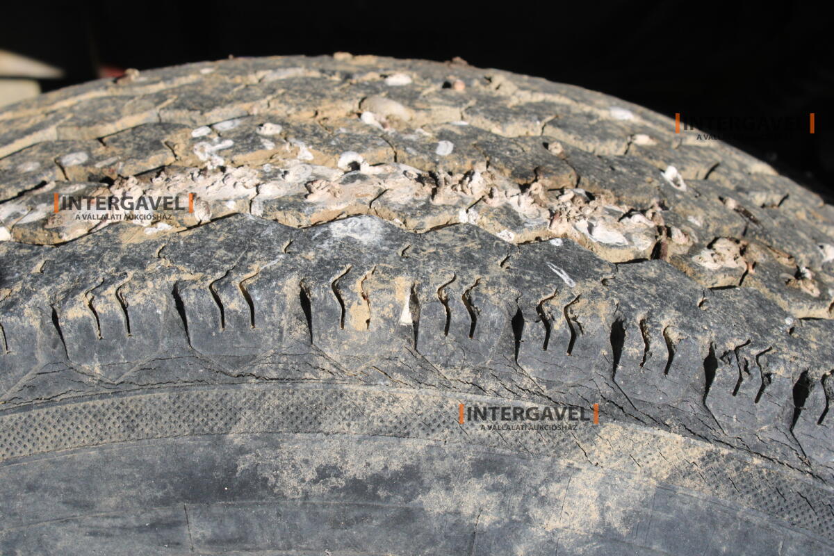 Teherautó - IVECO 27