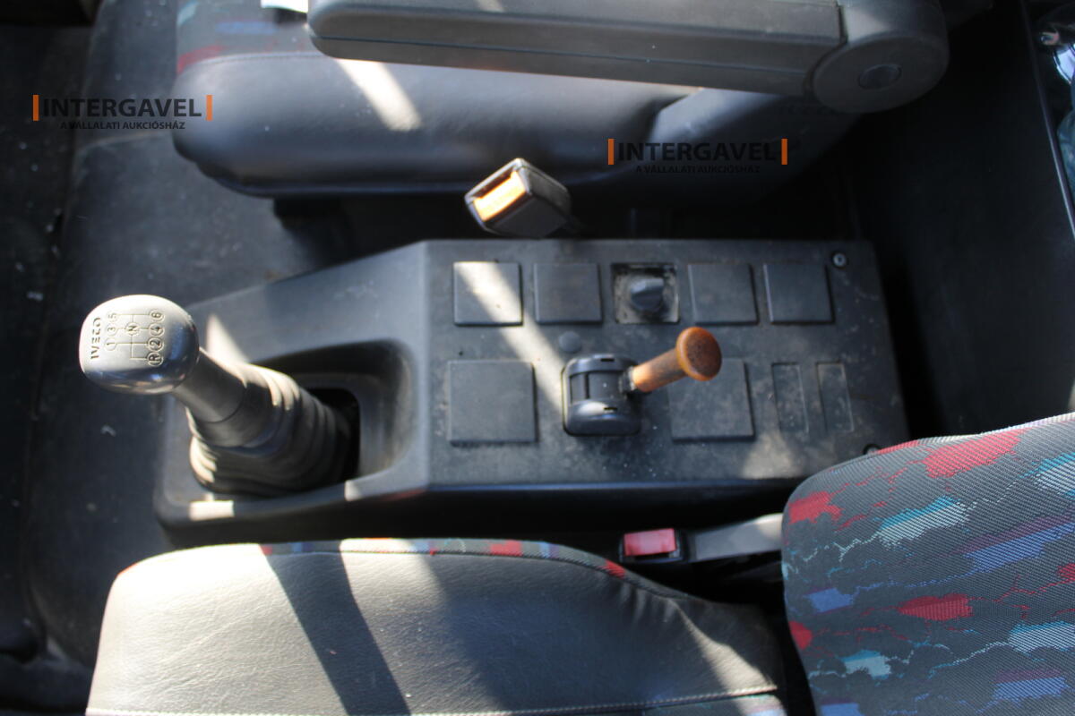 Teherautó - IVECO 32