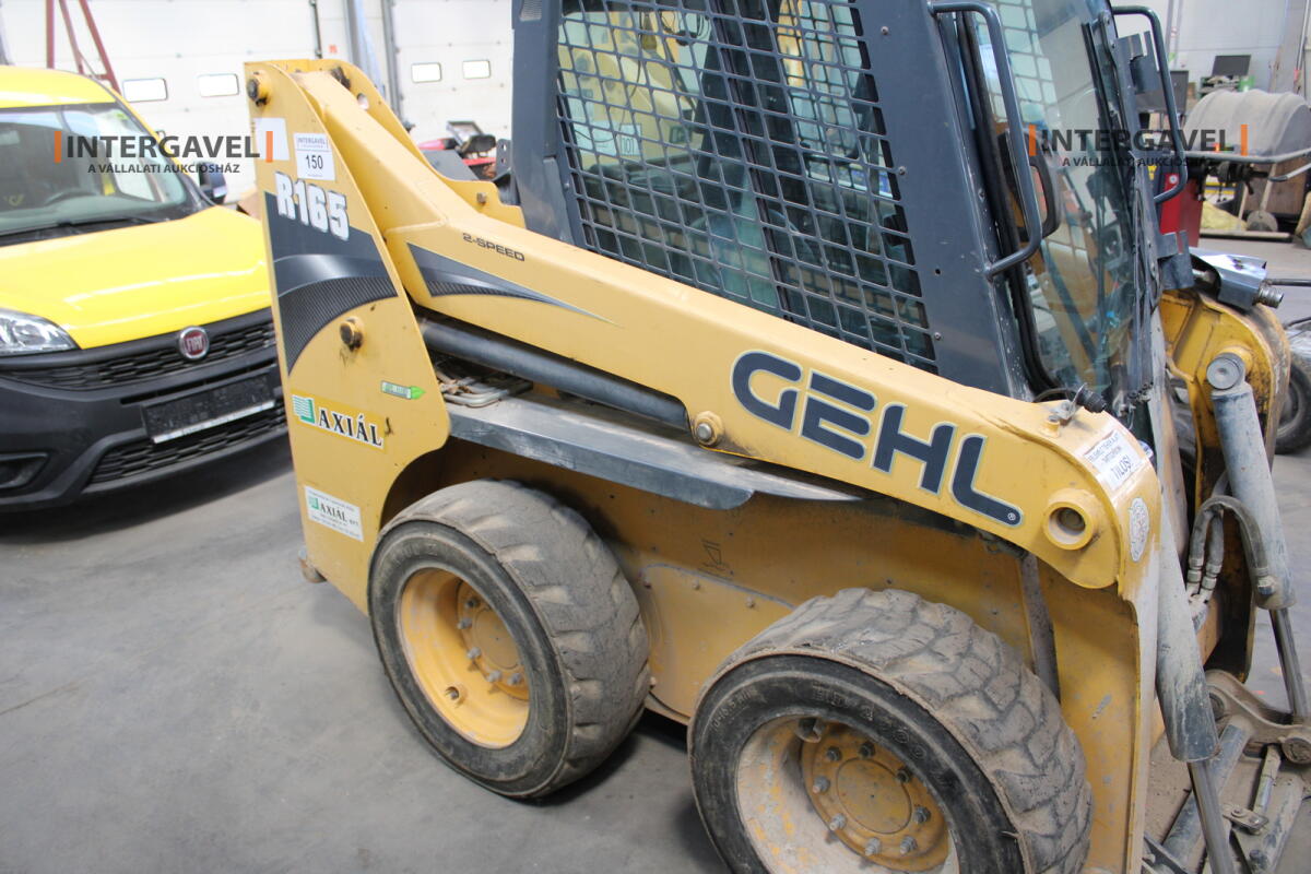 Csúszókormányos - GEHL 7