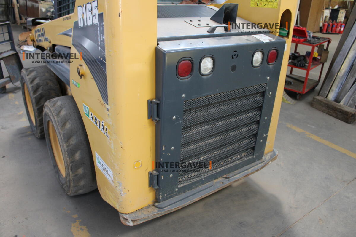 Csúszókormányos - GEHL 15