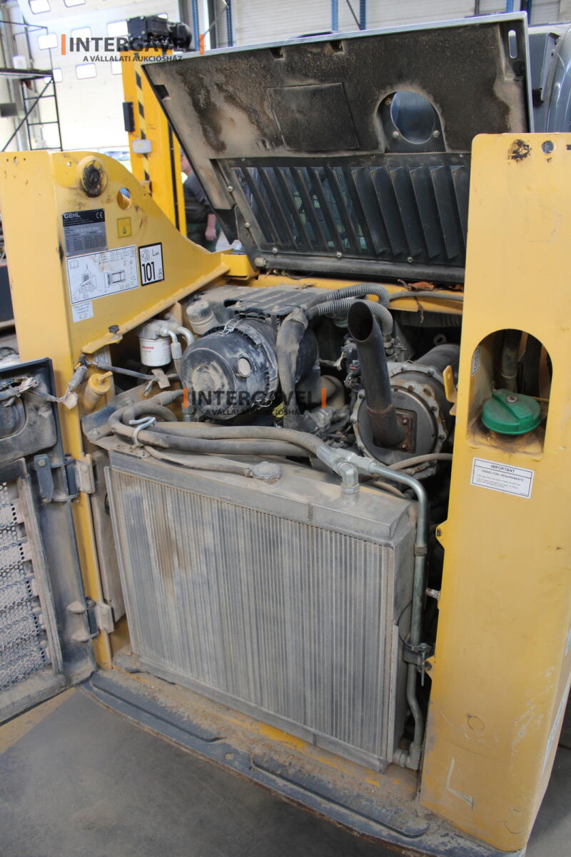 Csúszókormányos - GEHL 16