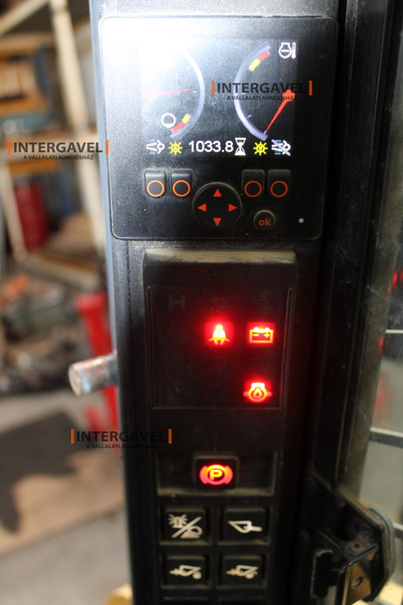 Csúszókormányos - GEHL 24