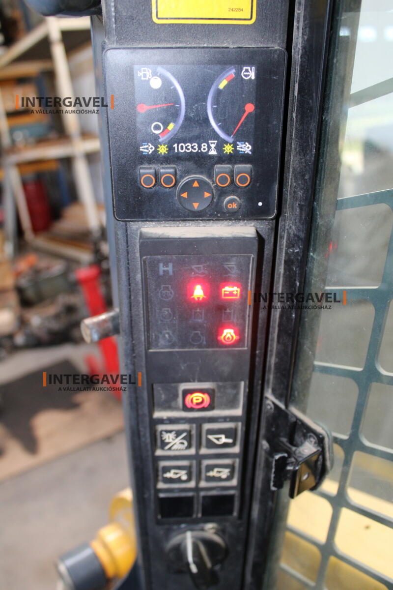 Csúszókormányos - GEHL 26