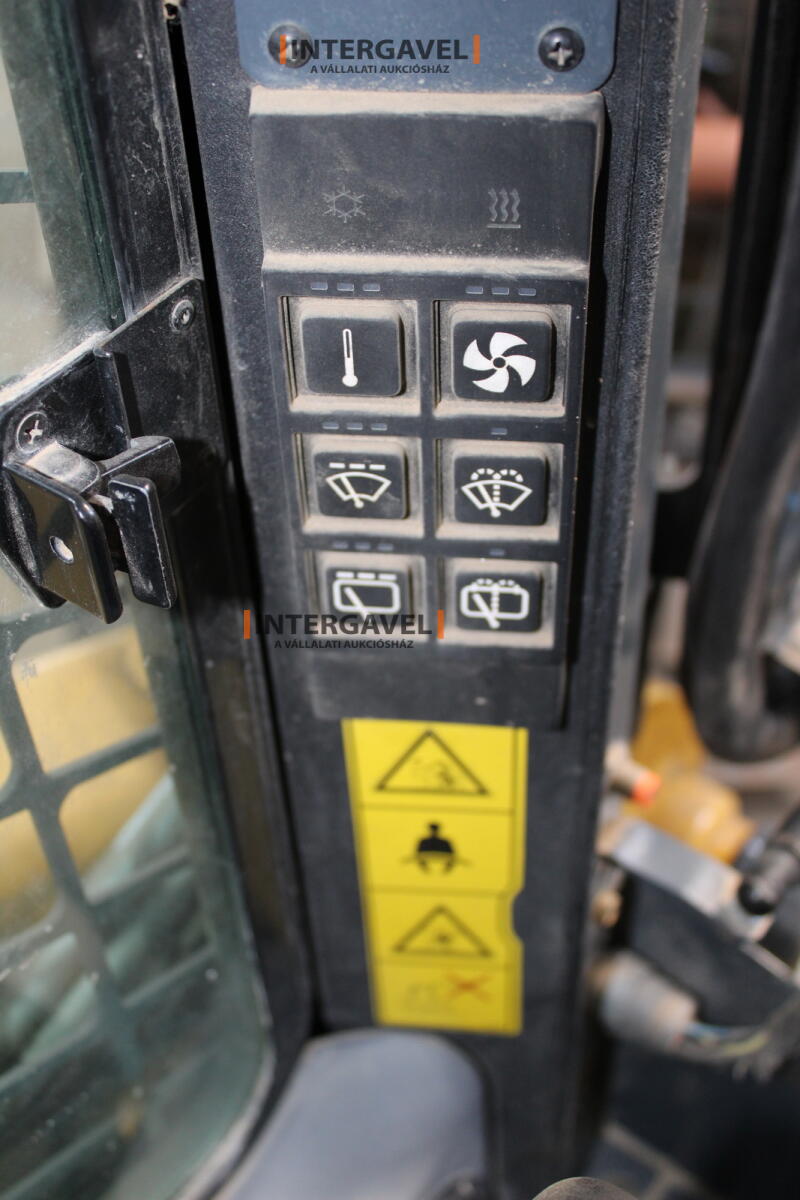 Csúszókormányos - GEHL 27