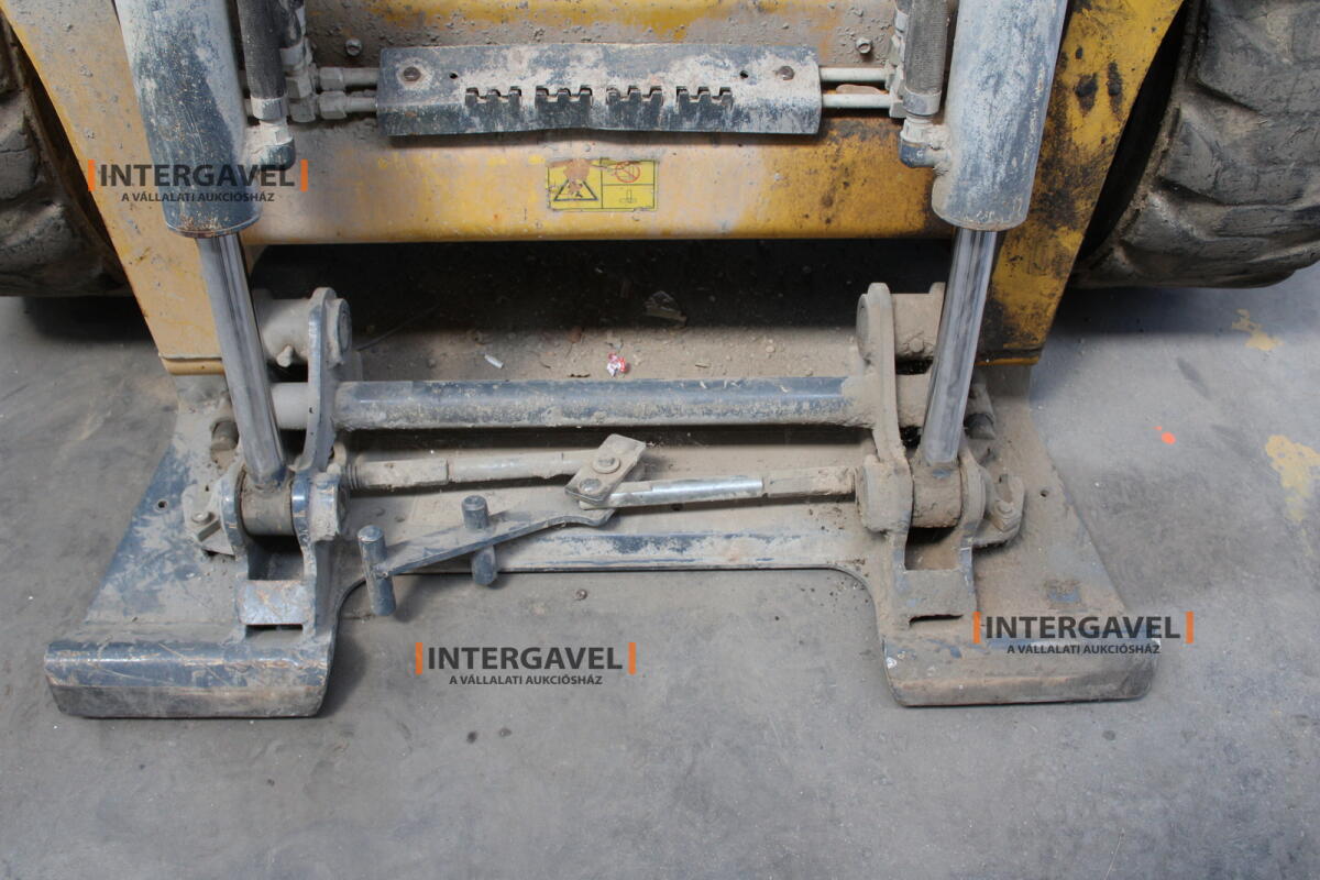 Csúszókormányos - GEHL 31