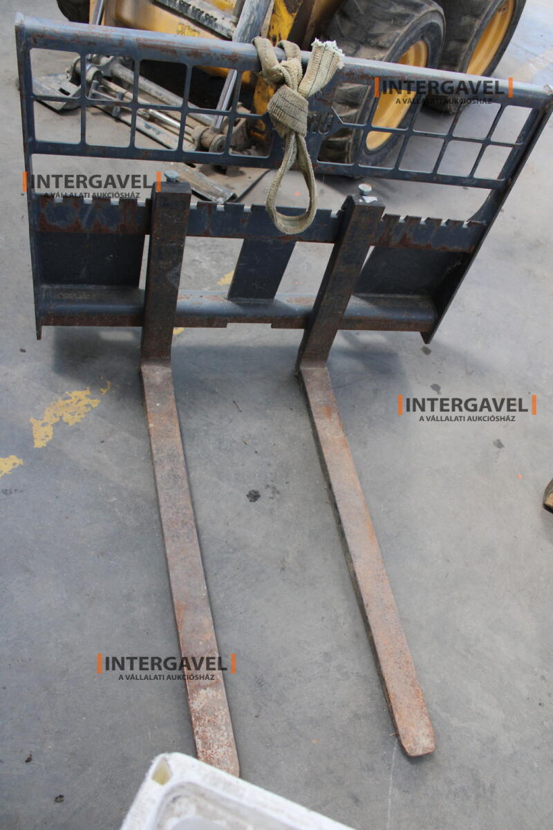 Csúszókormányos - GEHL 32