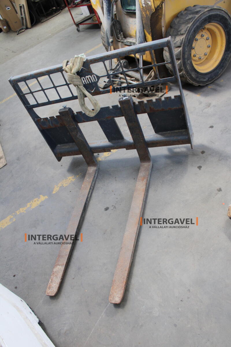 Csúszókormányos - GEHL 33