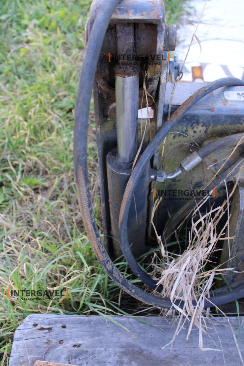 Csúszókormányos - GEHL 38