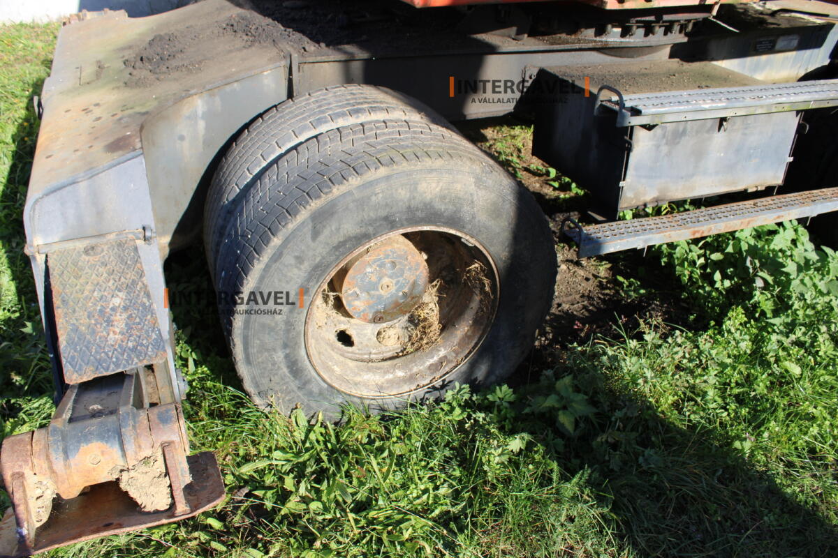 Gumikerekes forgó kotró - O&K 10