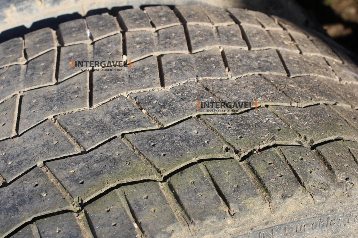 Gumikerekes forgó kotró - O&K 11