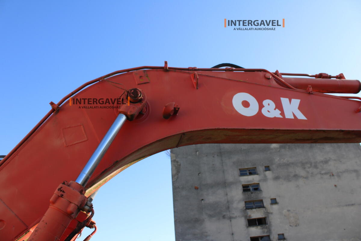 Gumikerekes forgó kotró - O&K 15