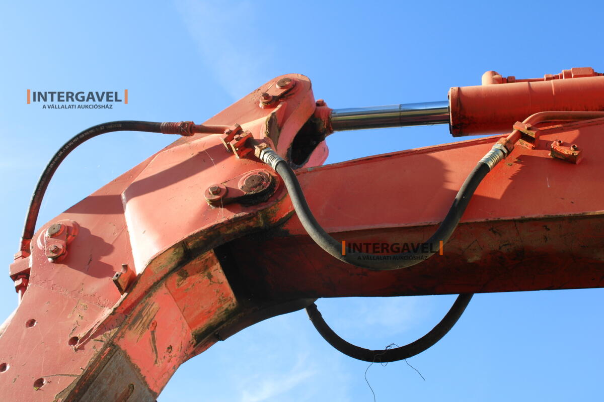 Gumikerekes forgó kotró - O&K 24