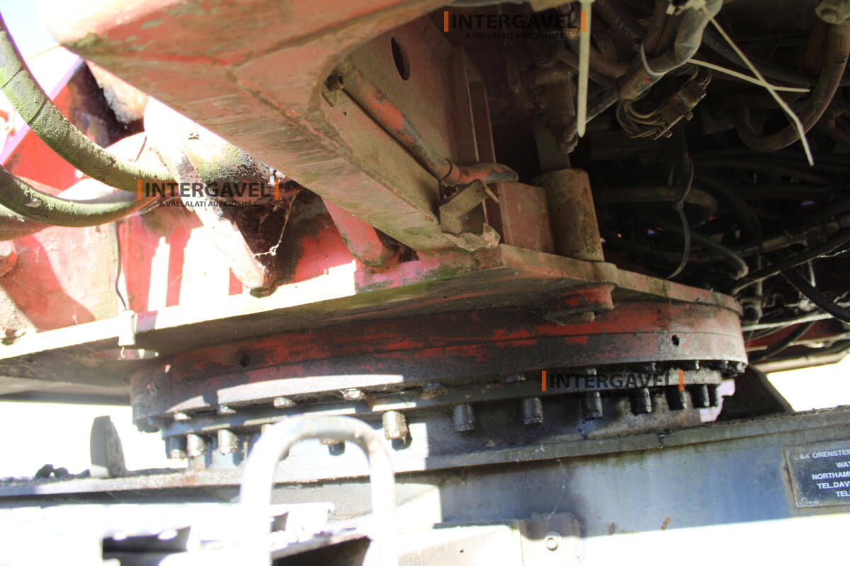 Gumikerekes forgó kotró - O&K 28