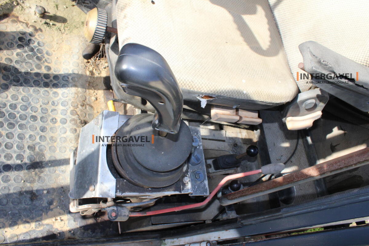 Gumikerekes forgó kotró - O&K 30