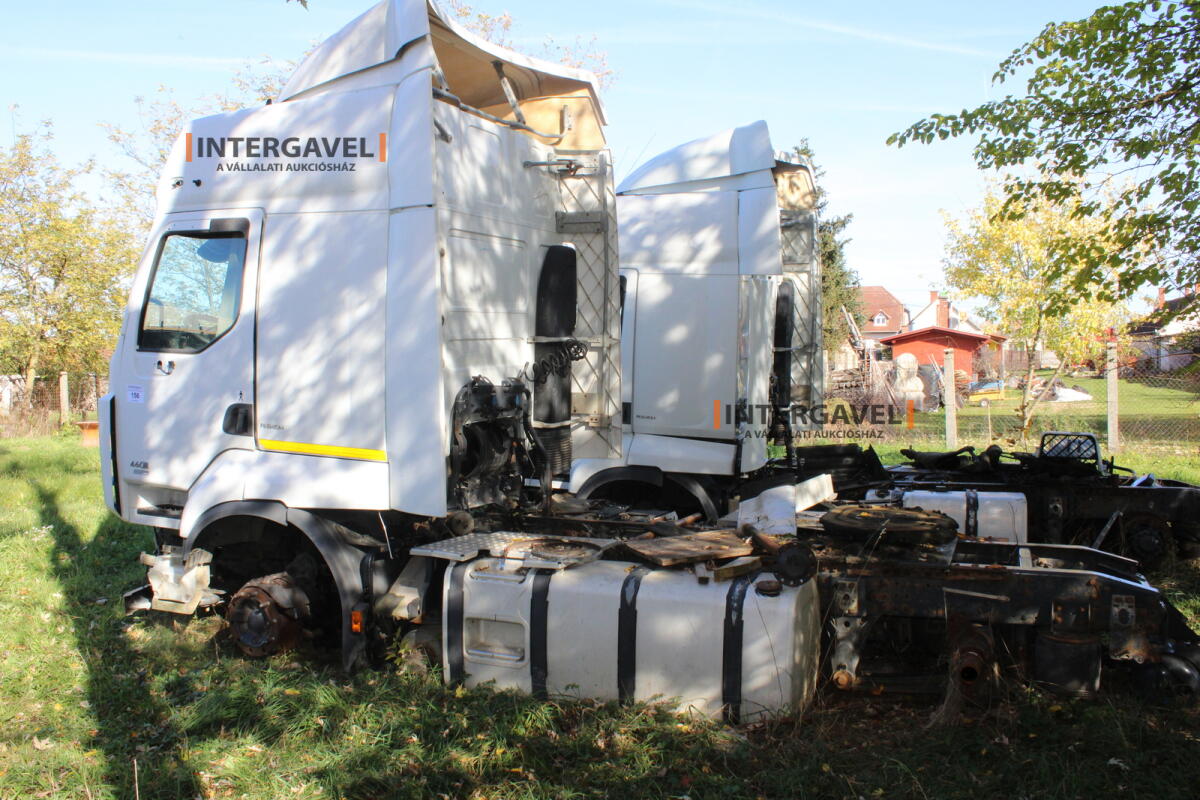 Nyerges vontató - Renault 2