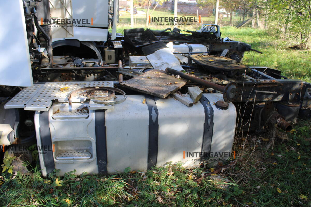 Nyerges vontató - Renault 9