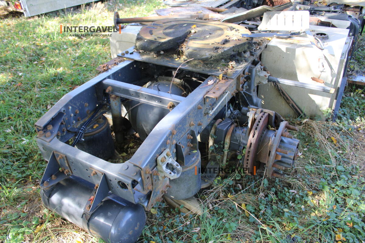 Nyerges vontató - Renault 11