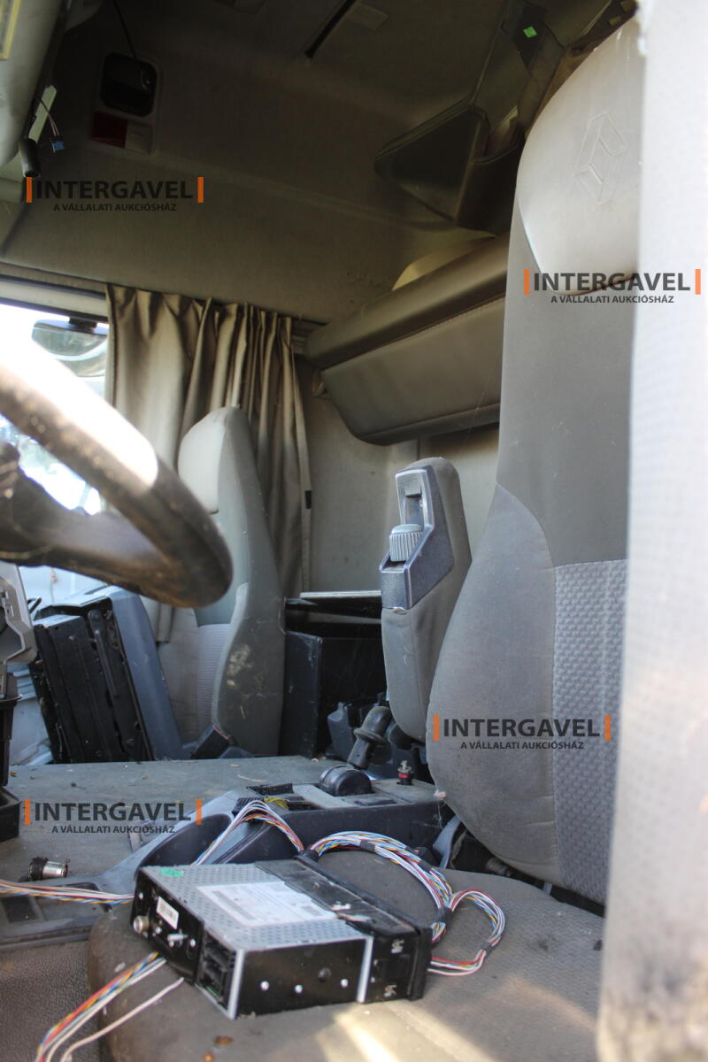 Nyerges vontató - Renault 20