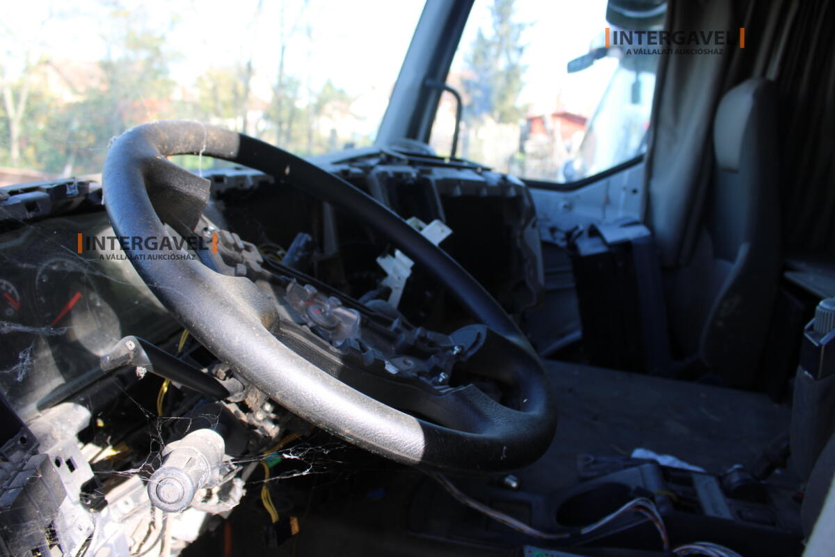 Nyerges vontató - Renault 21