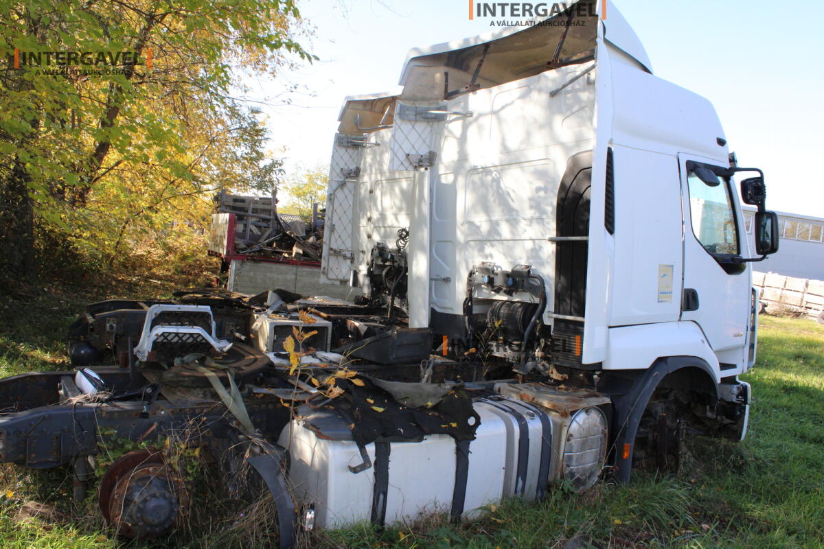 Nyerges vontató - Renault 3