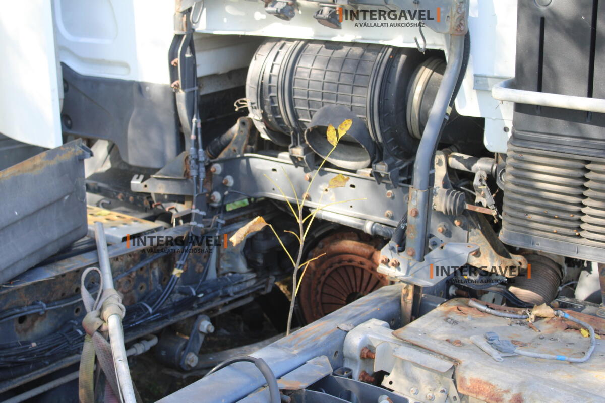 Nyerges vontató - Renault 6