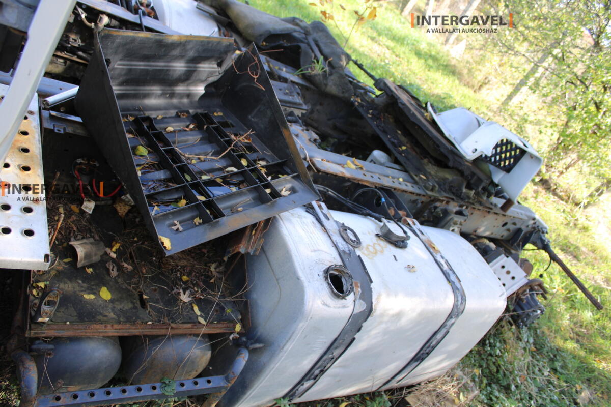 Nyerges vontató - Renault 11