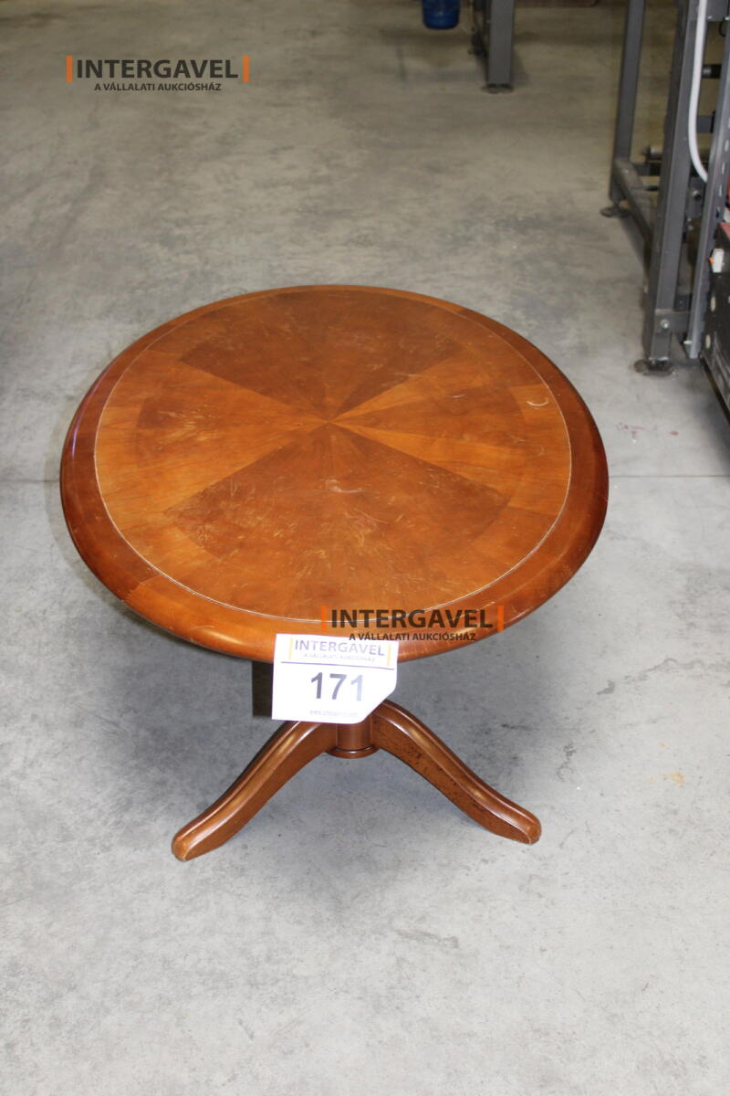 Dohányzó ovális asztal