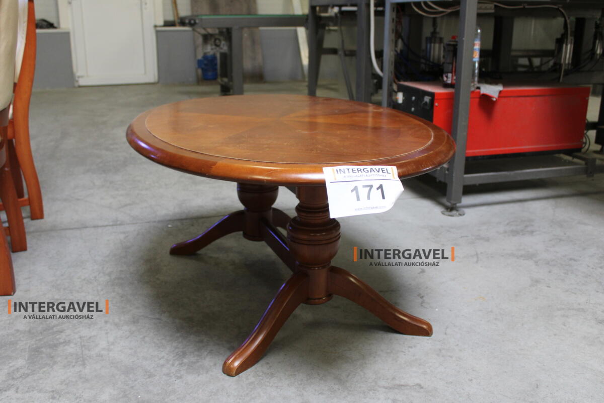 Dohányzó ovális asztal 4