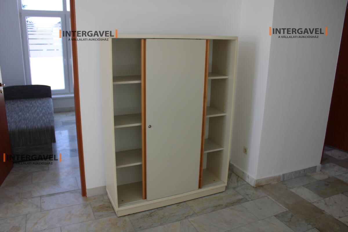 Szekrény 4