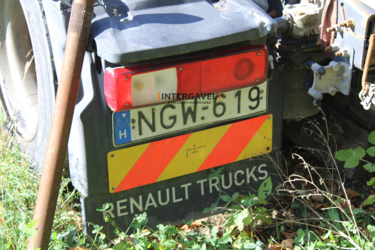 Nyerges vontató - Renault 12