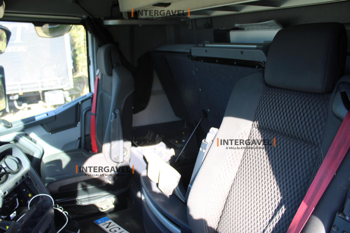 Nyerges vontató - Renault 24