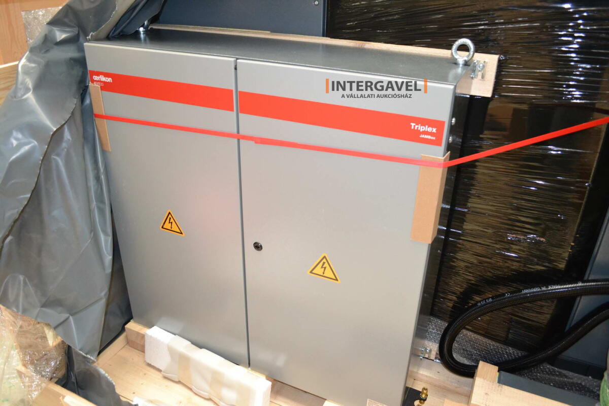 Plasma spraying equipment 9