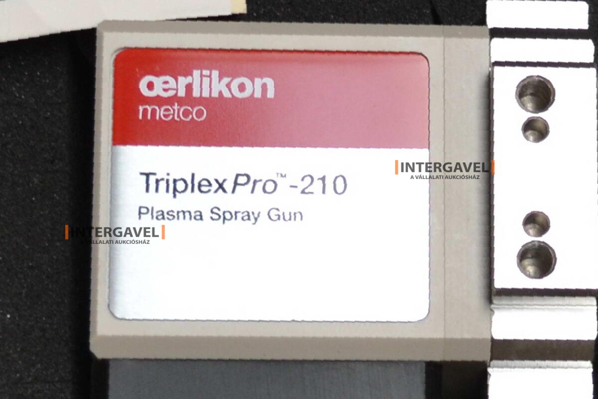 Plasma spraying equipment 6