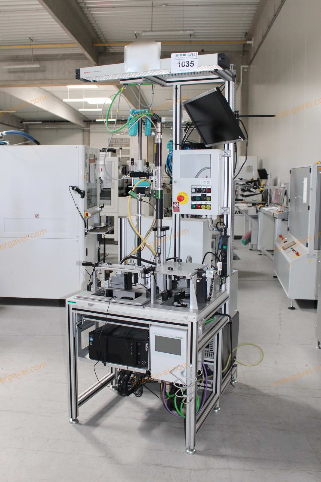 Bontott szerelő munkahely