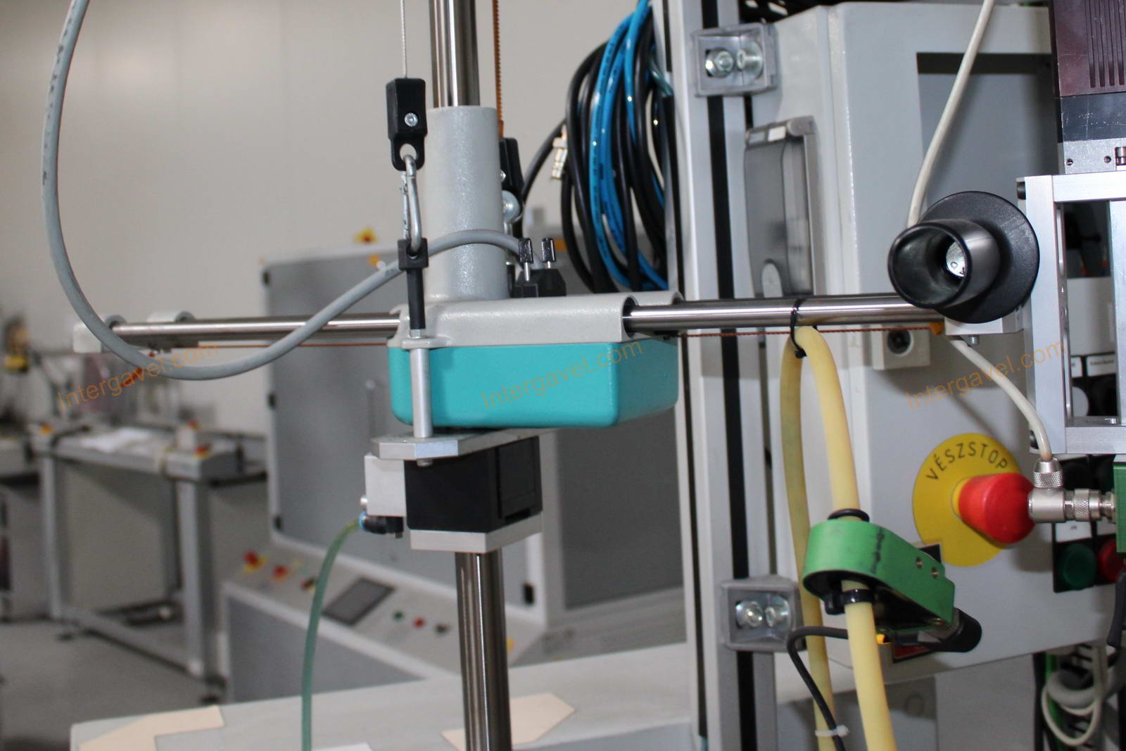 Bontott szerelő munkahely 12