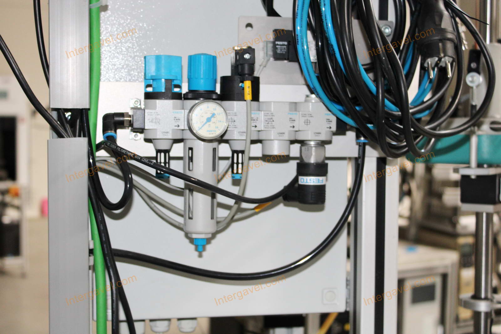 Bontott szerelő munkahely 22