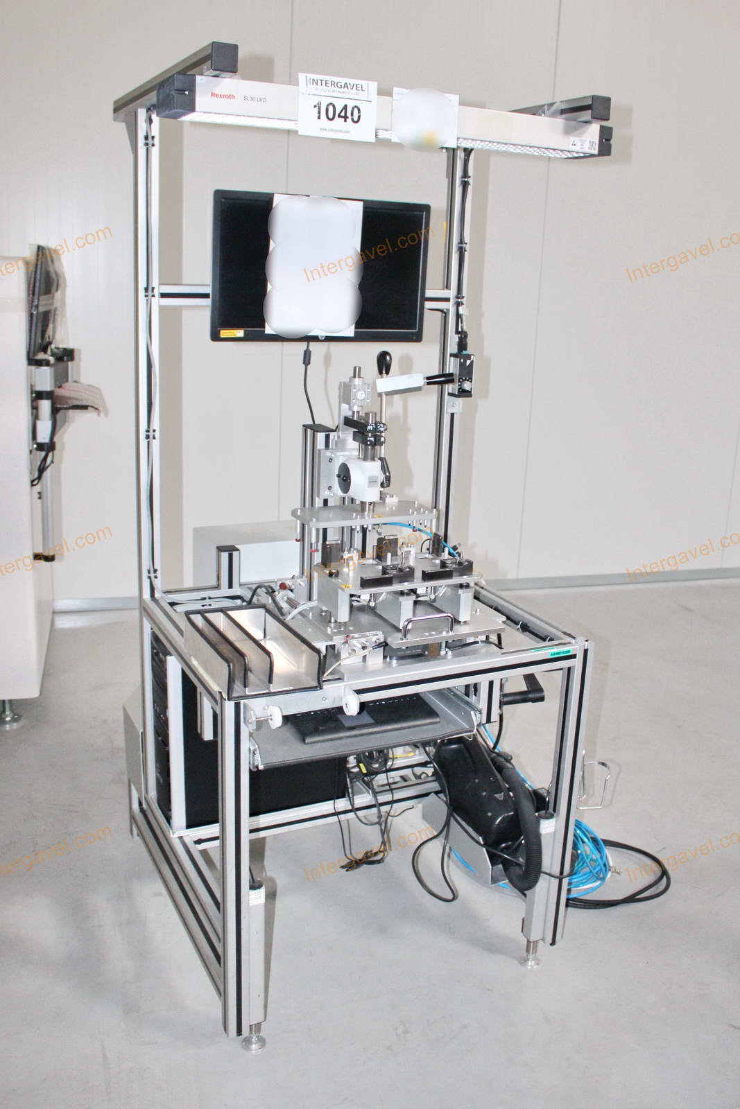 Bontott szerelő munkahely