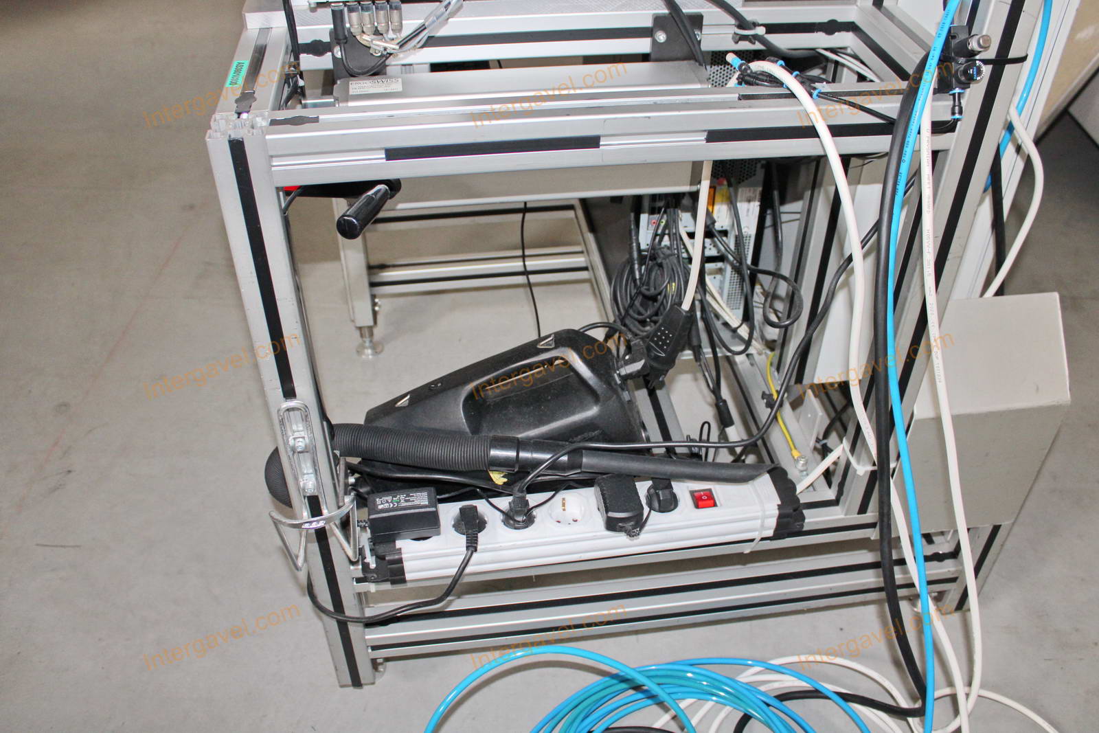 Bontott szerelő munkahely 20